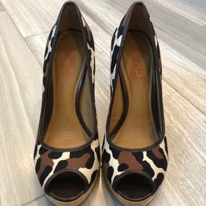 Kors leopard pumps
